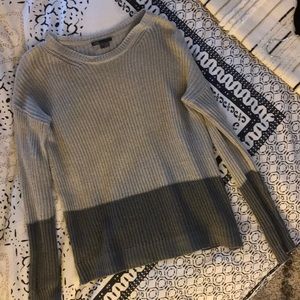 Two-Tone Grey Linen Swester Vince